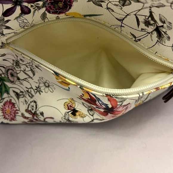 White Floral Leather Crossbody Handbag - Picture 3 of 9